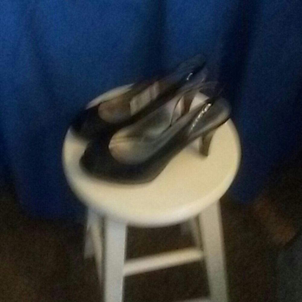 Anne Klein size 8m black vinyl feel shoe might be